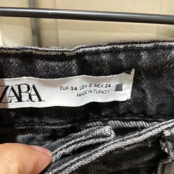 Zara Hi Rise Distressed Ripped Mom Shorts In Washed Black Size 2 - Picture 4 of 5